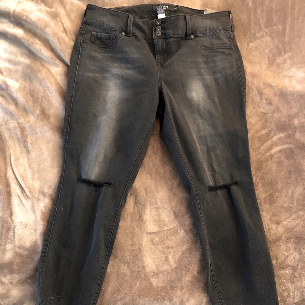 Torrid Ripped Crop Jeggings (18)